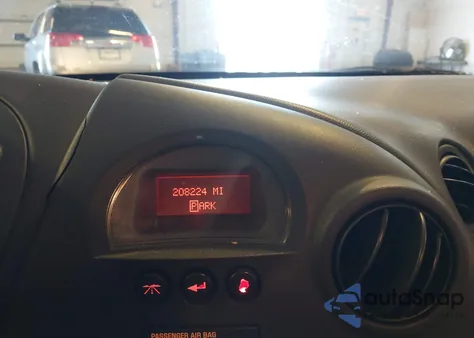 2008 Pontiac Grand Prix z USA, uszkodzony, nr VIN 2G2WP552481193111